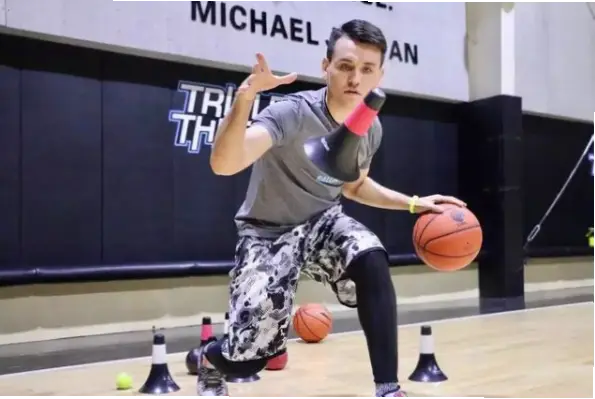 火箭队下放他练技术，为何肌肉仍跟不上NBA强度？